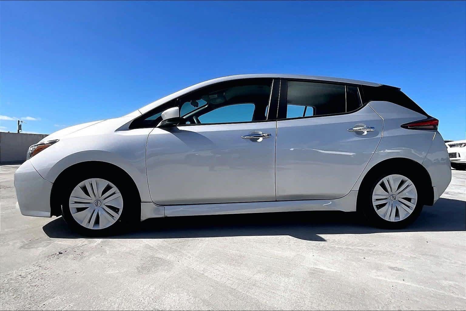 Used 2024 Nissan Leaf S FWD image 3