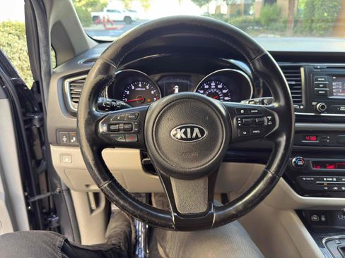 Used 2016 Kia Sedona EX image 37