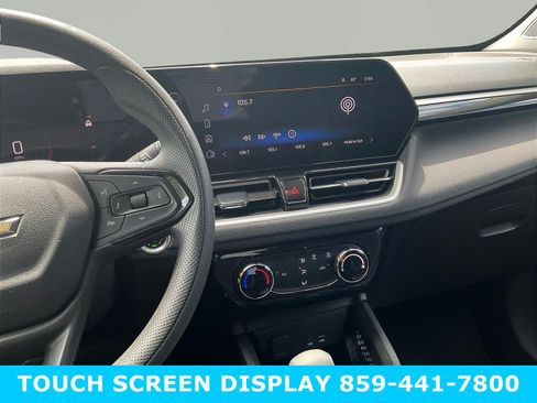 Used 2025 Chevrolet TrailBlazer LT FWD image 9