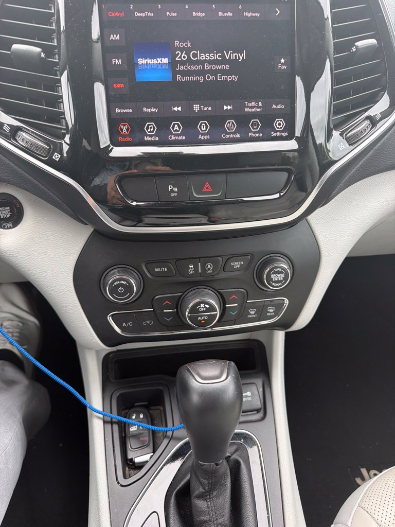 Used 2019 Jeep Cherokee Limited FWD image 9