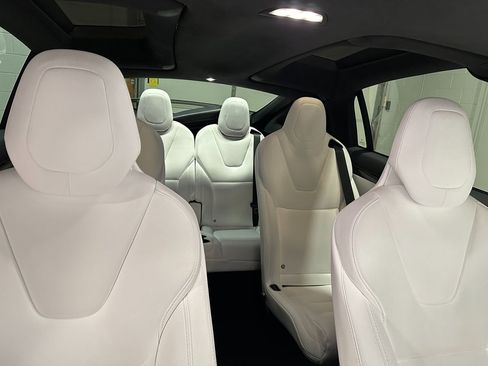 Used 2019 Tesla Model X image 17