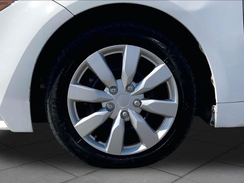 Used 2021 Toyota Corolla LE FWD image 11