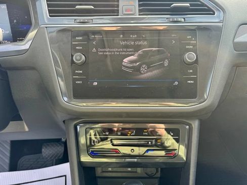 Used 2023 Volkswagen Tiguan SE AWD/4WD image 14