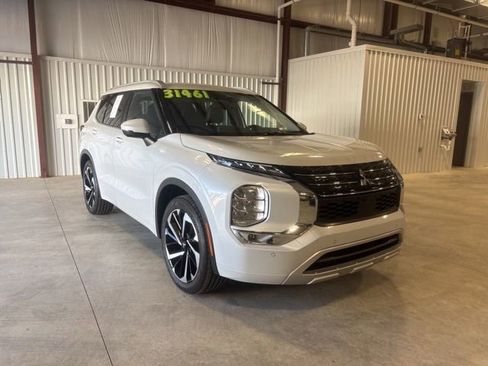 Used 2023 Mitsubishi Outlander SEL image 2