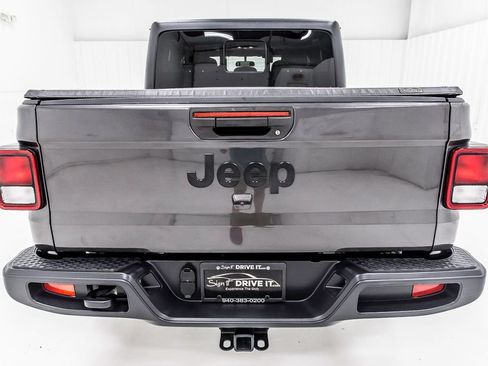 Used 2022 Jeep Gladiator Sport AWD/4WD image 6