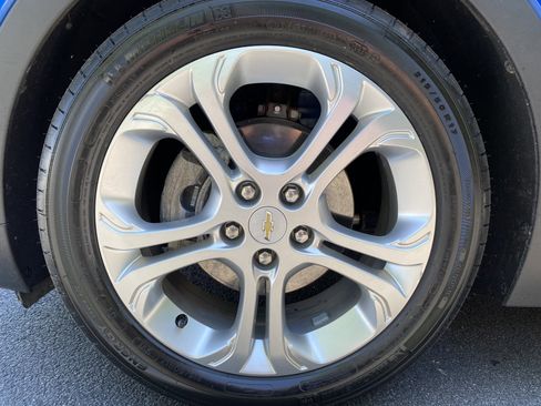 Used 2020 Chevrolet Bolt LT FWD image 39