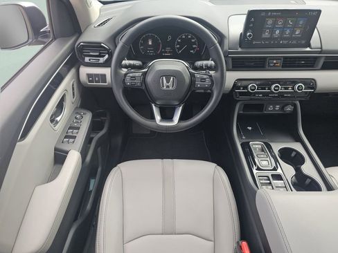 Certified 2025 Honda Pilot Touring image 5