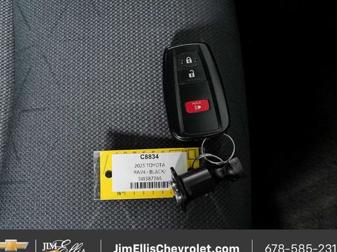 Used 2025 Toyota RAV4 XLE FWD image 23