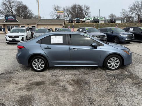 Used 2021 Toyota Corolla LE image 2