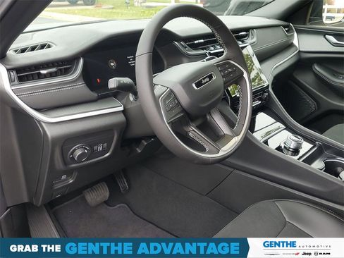 New 2025 Jeep Grand Cherokee L Altitude image 8