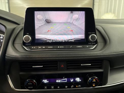 Used 2024 Nissan Rogue SV FWD image 30