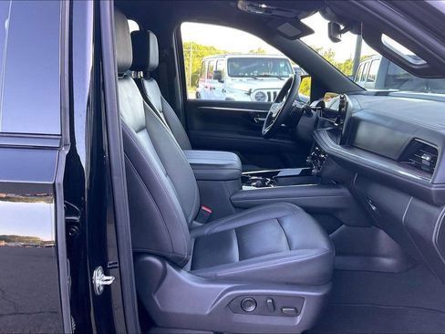Used 2025 Chevrolet Suburban Z71 AWD/4WD image 7