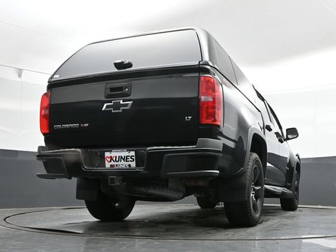Used 2017 Chevrolet Colorado LT w/ Midnight Edition AWD/4WD image 31