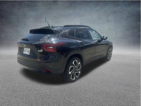 Used 2026 Chevrolet Trax RS w/ Sunroof Package FWD image 9