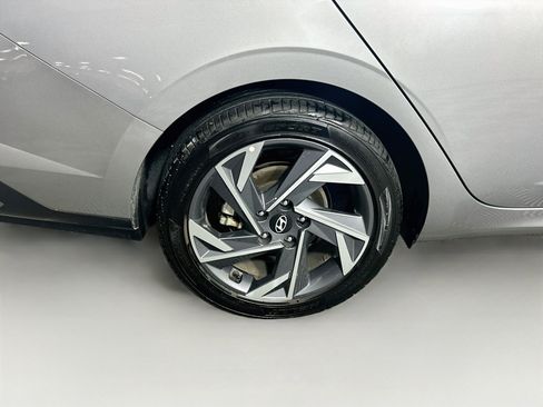 Used 2025 Hyundai Elantra SEL FWD image 11