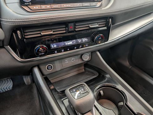 Used 2022 Nissan Rogue SV AWD/4WD image 25