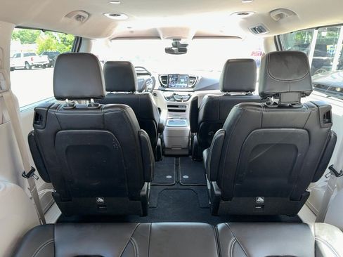 Certified 2024 Chrysler Pacifica Touring-L FWD image 10