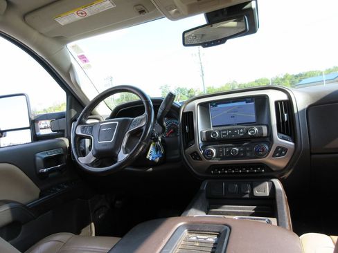 Certified 2019 GMC Sierra 2500 Denali w/ Duramax Plus Package AWD/4WD image 30