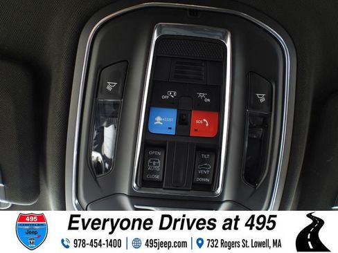 Used 2025 Jeep Grand Cherokee Laredo X AWD/4WD image 22