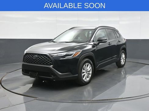 Used 2023 Toyota Corolla Cross LE FWD image 3