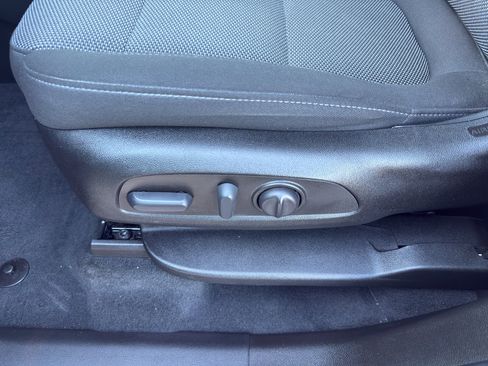 Used 2023 Chevrolet Traverse LT image 16