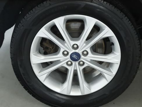 Used 2017 Ford Escape SE w/ Equipment Group 201A FWD image 12