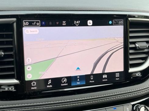 New 2027 Chrysler Pacifica Limited AWD/4WD image 3