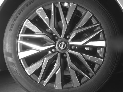 Used 2025 Nissan Altima 2.5 SV FWD image 13