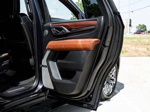 Used 2023 GMC Yukon Denali Ultimate AWD/4WD image 54