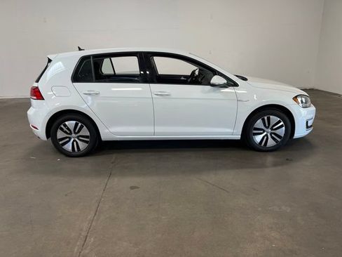 Used 2018 Volkswagen e-Golf SE FWD image 2