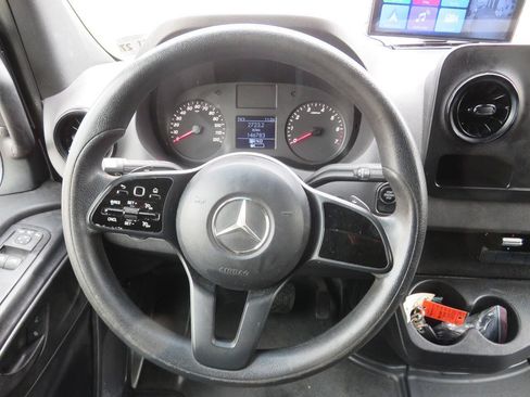 Used 2022 Mercedes-Benz Sprinter 2500 image 17