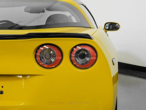 Used 2006 Chevrolet Corvette Coupe w/ Preferred Equipment Group image 39