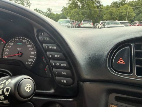 Used 2004 Chevrolet Corvette Coupe w/ Preferred Equipment Group RWD image 31