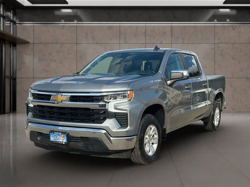 Used 2025 Chevrolet Silverado 1500 LT image 2