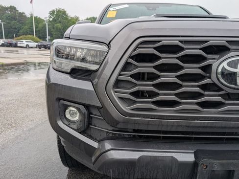 Used 2022 Toyota Tacoma TRD Sport w/ Technology Package AWD/4WD image 10