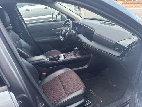 Used 2025 Nissan Kicks SR AWD/4WD image 12