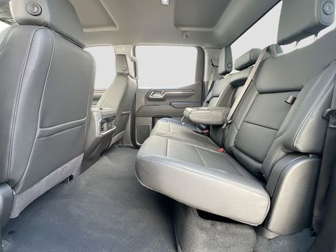 New 2026 GMC Sierra 1500 SLT image 17