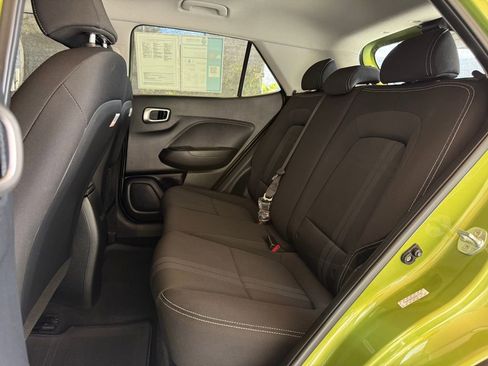 Used 2021 Hyundai Venue SEL FWD image 18