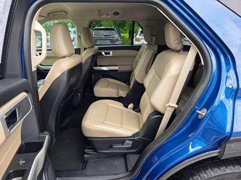 Used 2020 Ford Explorer XLT w/ Equipment Group 202A AWD/4WD image 18