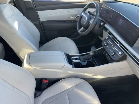 Used 2025 Hyundai Tucson SE image 10