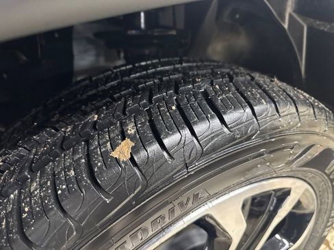 Used 2024 Jeep Compass Limited image 12