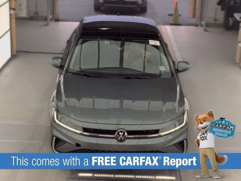 Used 2025 Volkswagen Jetta SE FWD image 2