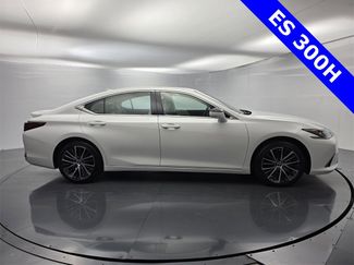 Used 2025 Lexus ES 300h w/ Premium Package video 3