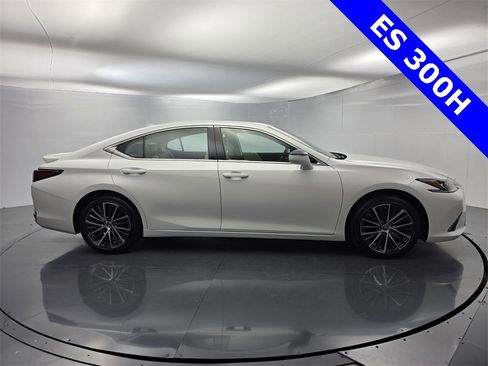 Used 2025 Lexus ES 300h w/ Premium Package image 3