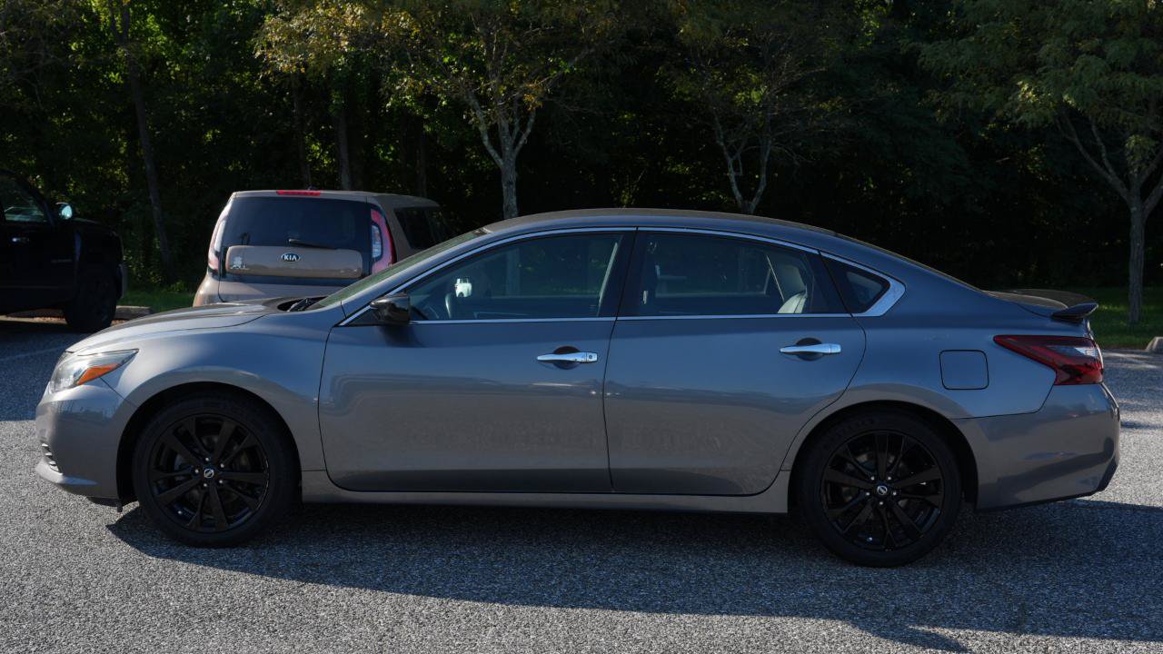 Used 2017 Nissan Altima 2.5 SR w/ Midnight Edition Package FWD image 8
