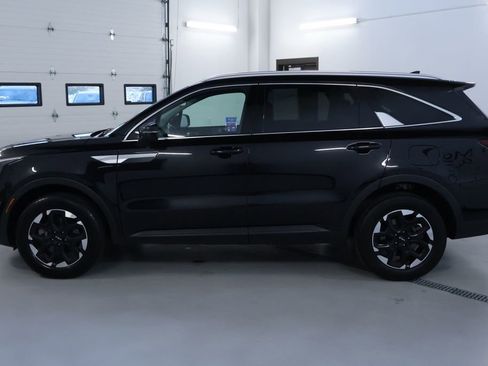 Used 2024 Kia Sorento S AWD/4WD image 4