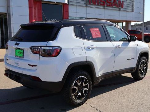 Used 2025 Jeep Compass Trailhawk w/ Trailer Tow Group AWD/4WD image 7