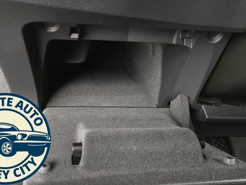 Used 2022 Audi e-tron Premium w/ Convenience Plus Package image 26