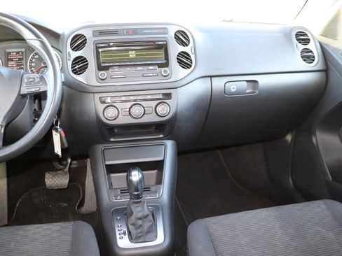 Used 2013 Volkswagen Tiguan S image 25