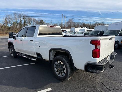 Used 2024 Chevrolet Silverado 2500 Custom w/ Custom Value Package image 3